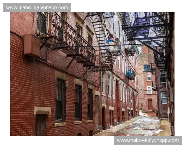 双城记：当波士顿的红砖遇到多伦多的玻璃幕墙，一场关于灵魂的深度博弈